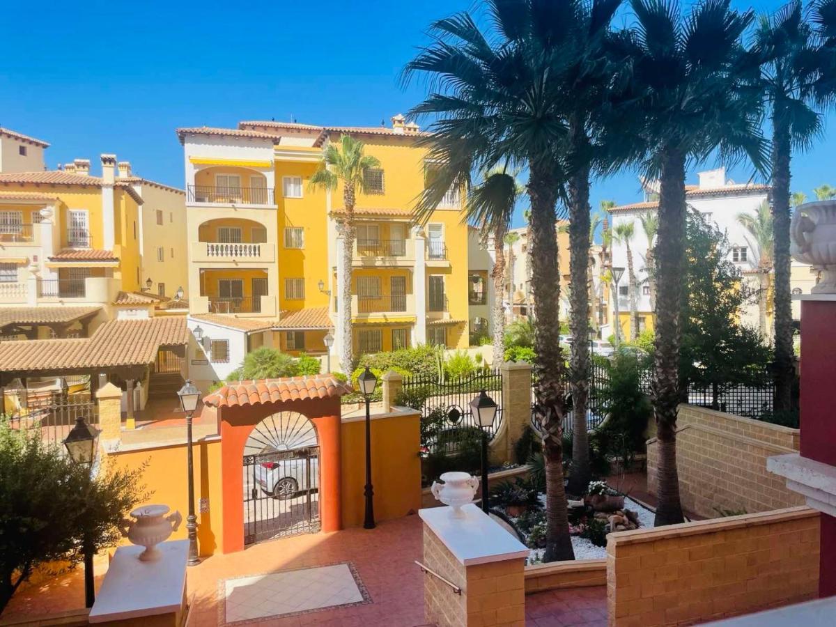 Beach Apartament In Torrevieja Extérieur photo