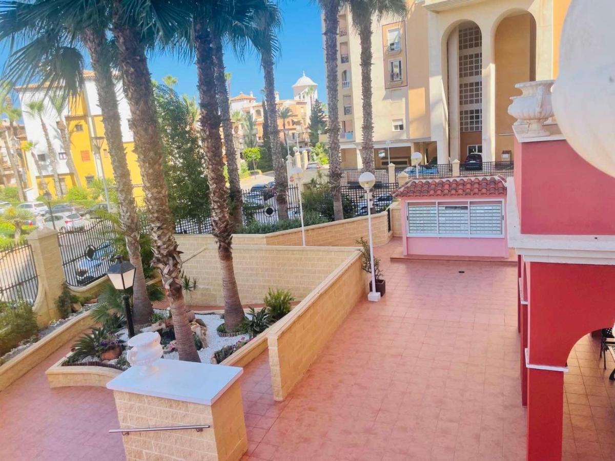 Beach Apartament In Torrevieja Extérieur photo